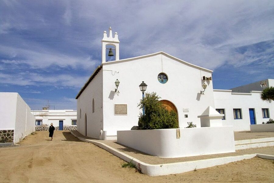 Lanzarote: Roundtrip Ferry Transfer to La Graciosa - Arriving in the fishermen’s village