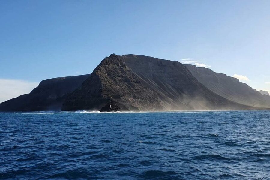 Lanzarote: Roundtrip Ferry Transfer to La Graciosa - Starting at Órzola harbour