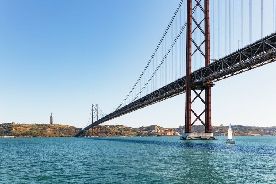 Lisbon: 72/96-Hour Hop-On Hop-Off Bus, Tram & Boat Ticket - Use the Modern Lisbon route for Oriente