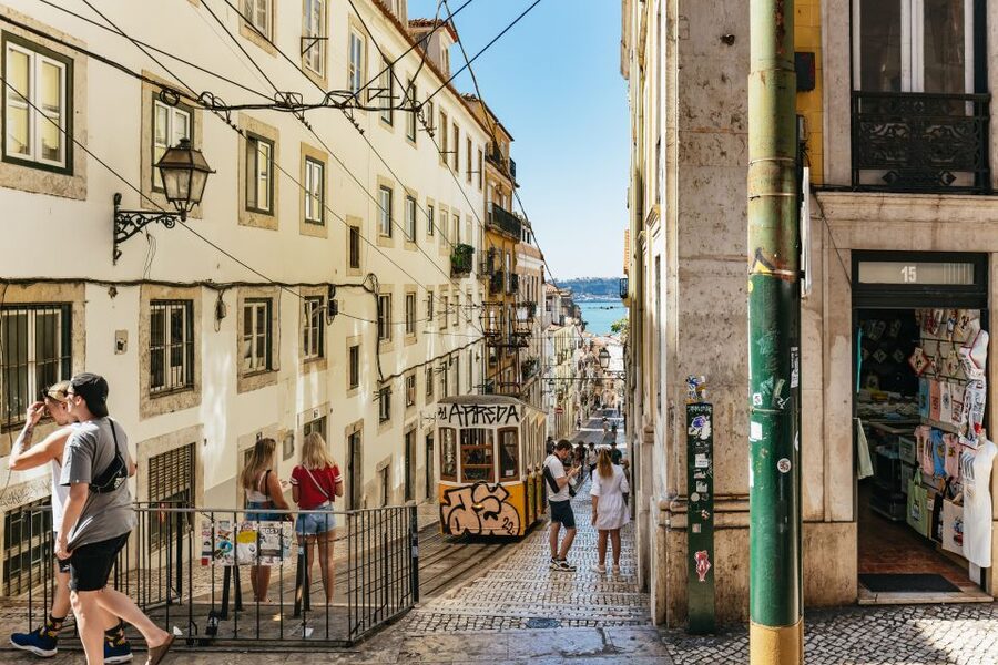 Lisbon: 72/96-Hour Hop-On Hop-Off Bus, Tram & Boat Ticket - Plan your days around the operating hours