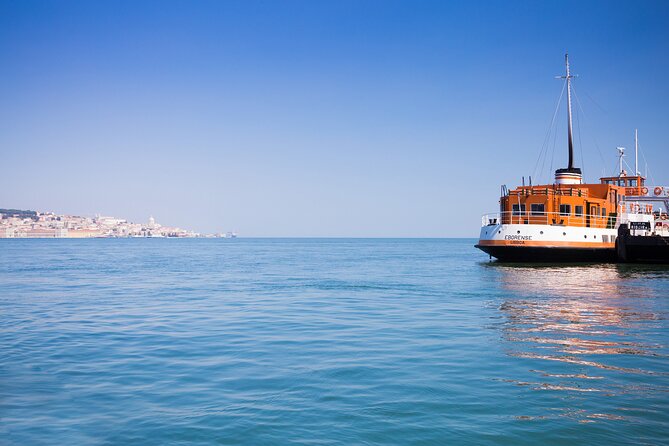Lisbon Hidden Gems Walk: Traditions, Lunch and Ferry ride - Coffee and pastel de nata away from the main crowds
