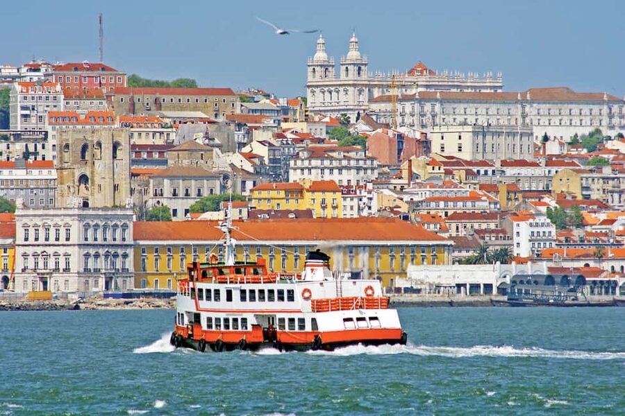 Lisbon Hidden Gems Walk: Traditions, Lunch & Ferry Ride - Coffee and pastel de nata in Mouraria