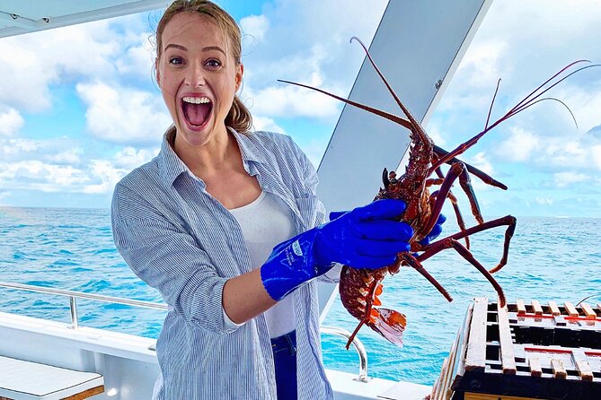 Luxe Seafood Package with Round Trip Ferry from Perth - Premium drinks served as you cruise