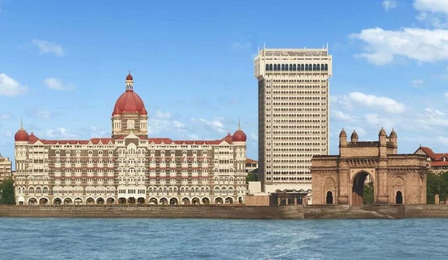 Mumbai: Elephanta Caves Guided Tour with Ferry & Lunch - The 45-minute ferry across Mumbai Harbour