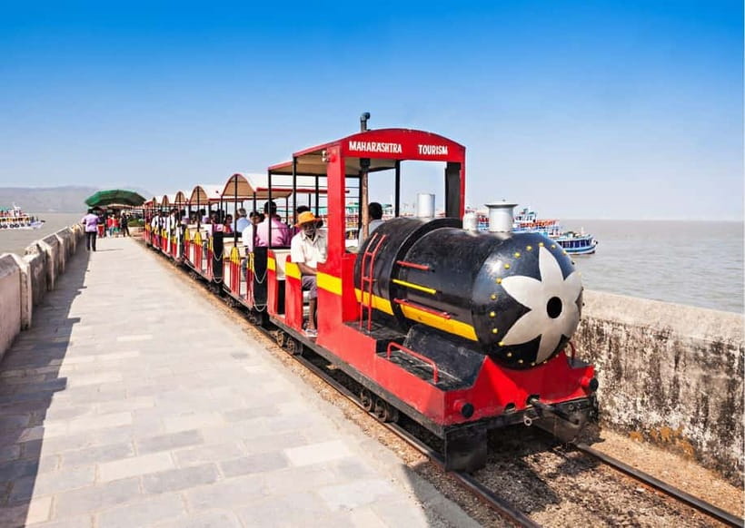 Mumbai: Elephanta Caves Private Tour with Ferry Ride - Leaving Mumbai from the Gateway of India