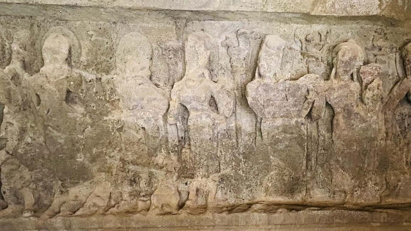 Mumbai: Half Day Elephanta Caves Guided Tour with Ferry Ride - The ferry ride gives the tour its Mumbai setting