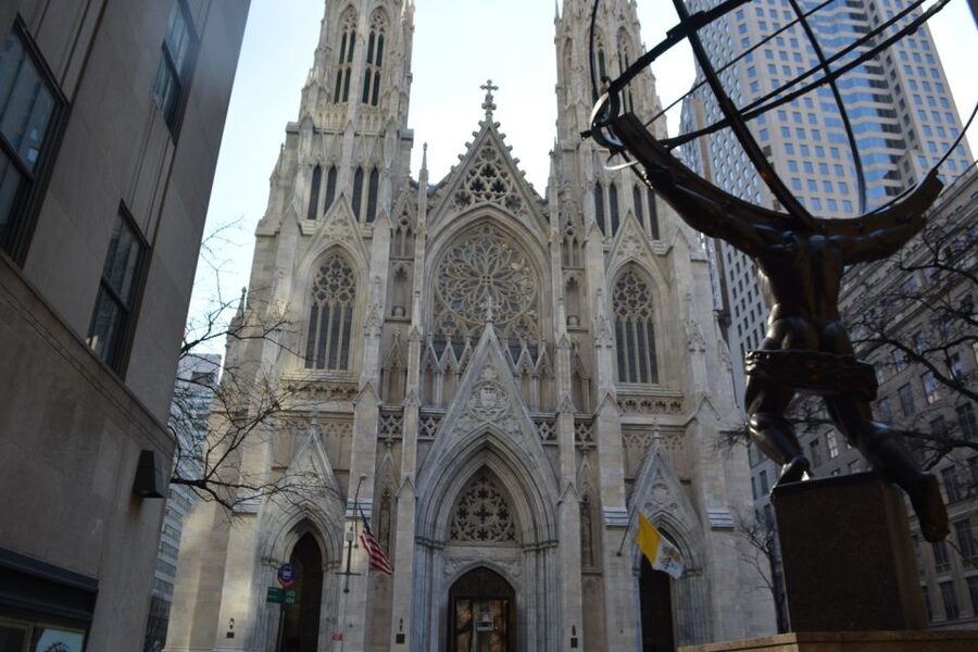 NYC: Guided Bus and Walking Tour with Staten Island Ferry - Lunch at Gansevoort Liberty Market