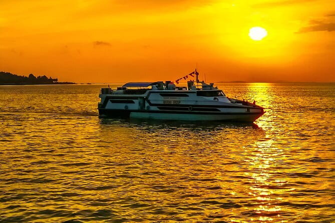 One-way Ticket Fast Boat from Sanur Bali or Nusa Lembongan - Getting off on sand at Nusa Lembongan