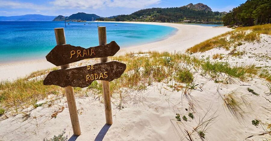 Portonovo: Ferry to Cies Islands & Rodas Beach - Arriving at Rodas Beach