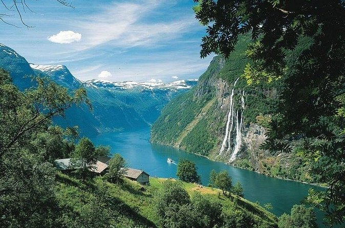 Private Full Day Ferry Trip To Geirangerfjord From Ålesund - Food, timing, and what to bring