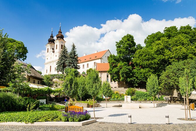 Private Full Day Lake Balaton tour with lunch & wine tasting,and with ferry ride - Who should book this Lake Balaton tour?