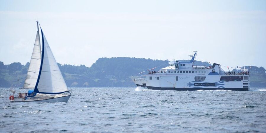 Quiberon: Ferry Ticket from/to Belle-Île-en-Mer, Sauzon - The quick crossing from Quiberon to Sauzon
