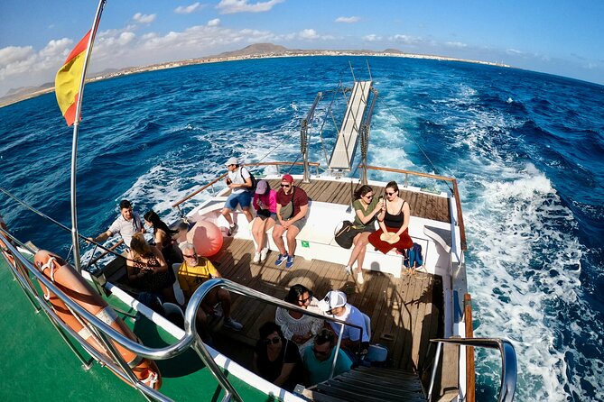 Return Ferry to Lobos Island from Corralejo, Fuerteventura - Martiño lighthouse and the full island walk