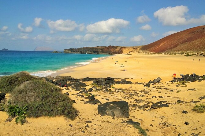 Roundtrip Ferry Transfer to La Graciosa with Free Wifi - Choosing the right ferry schedule