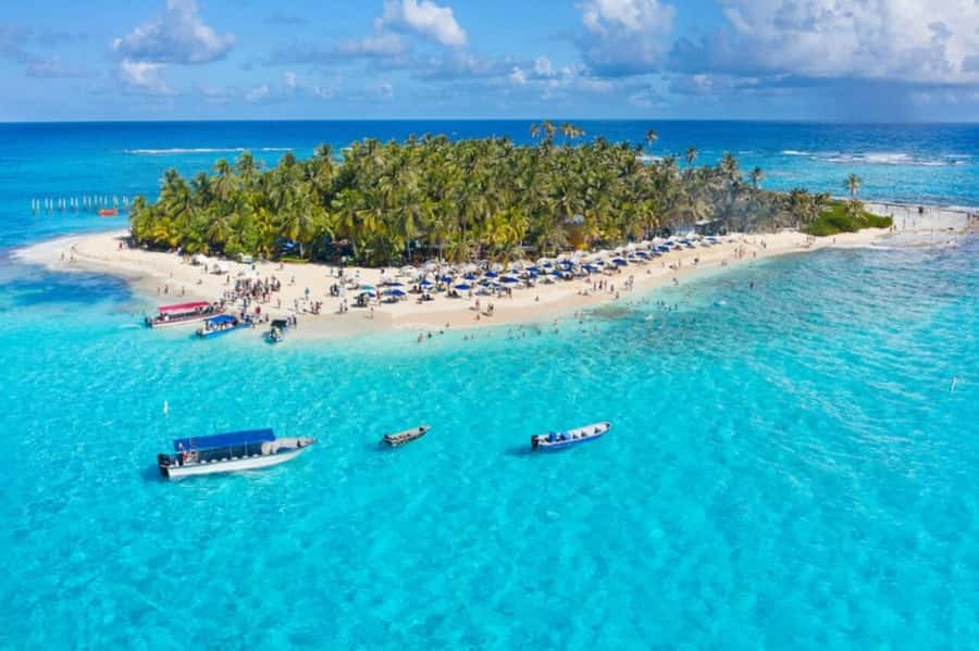 SAN ANDRES: BOAT TRANSFER + JOHNNY CAY - Johnny Cay gives you a simple Caribbean day