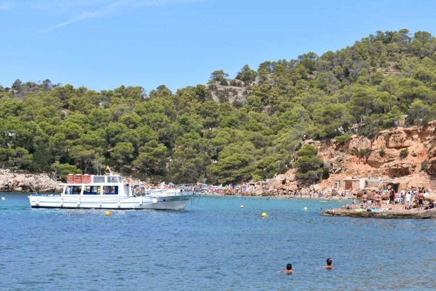 Sant Antoni: Round-Trip Ferry Transfer to Cala Salada Beach - What to pack for a comfortable beach day