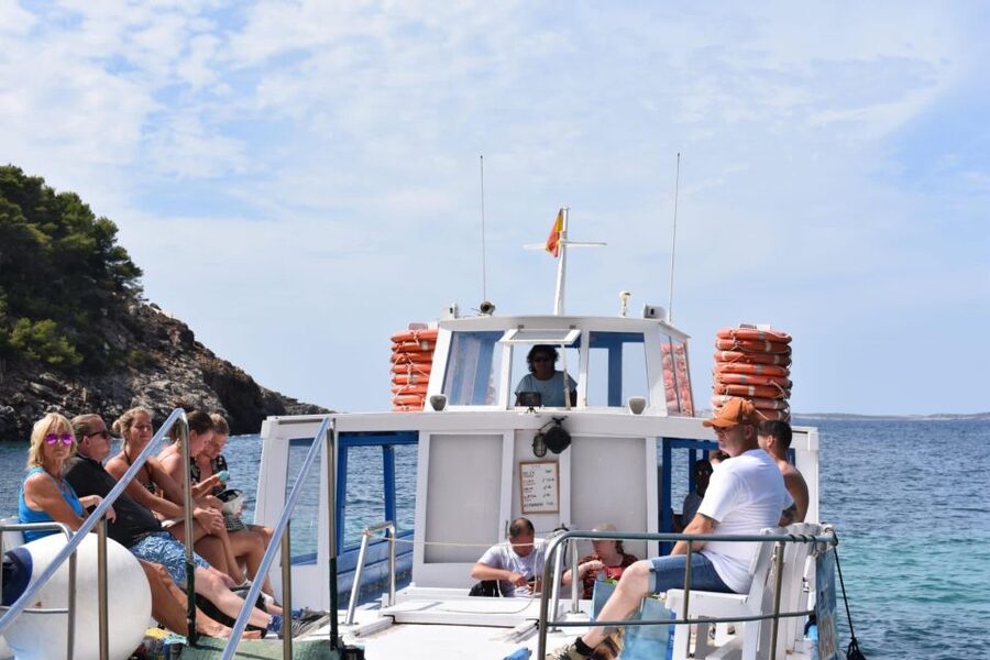 Sant Antoni: Round-Trip Ferry Transfer to Cala Salada Beach - Who will enjoy this ferry most