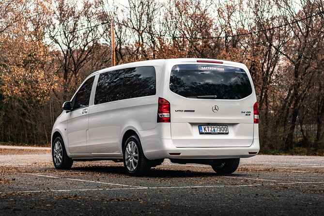 Santorini Private Transfer From or To the Ferry Port - Hotel drop-off and pedestrian lanes