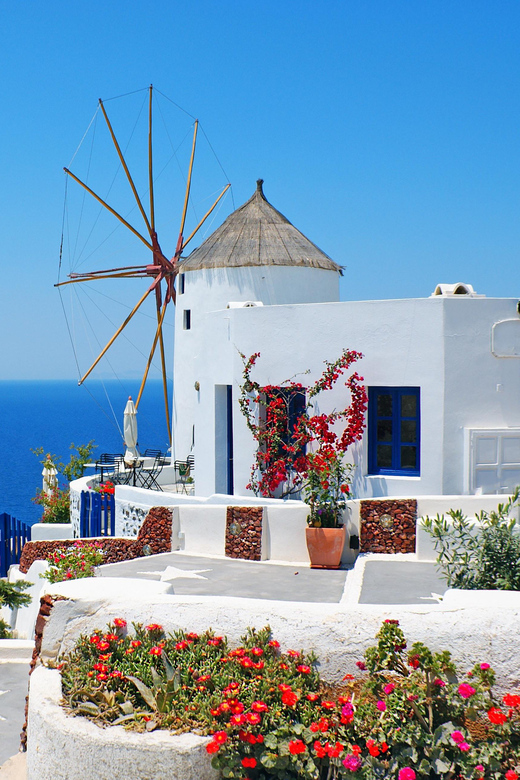 Santorini: Shore Trip to Bypass Cable Car with Boat Transfer - Oia is the main event, but timing matters