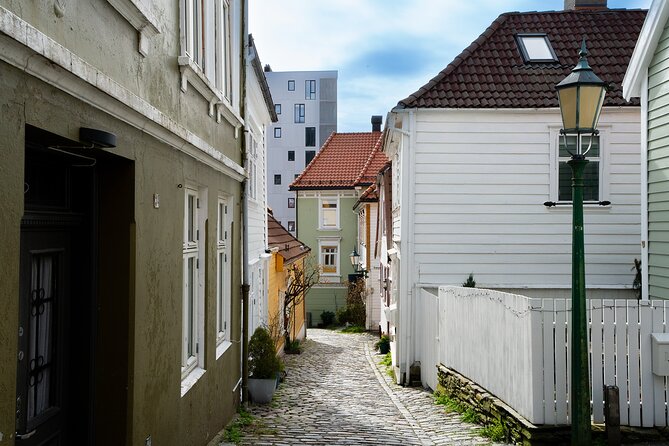 Scenic Bergen: Port to Port History, Alleys, & Bryggen Walk - Why this route works well for a first look at Bergen