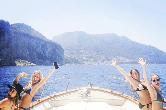 Selfie at Faraglioni, Water Taxi, Transfers in Capri! - Key points to know before booking