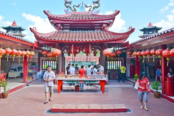 Singapore to Batam:City Tour with Ferry Tickets & Lunch - Welcome to Batam and the first temple visit