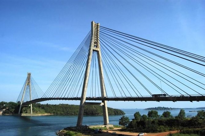 SMALL GROUP: Batam day tour with Ferry, 1-hour Massage, and Lunch from Singapore - Starting at HarbourFront and crossing to Batam