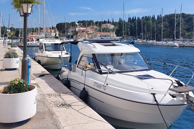 Speedboat transfer from Hvar town (Water taxi transfer) to Airport Split - Why this route can save your flight day