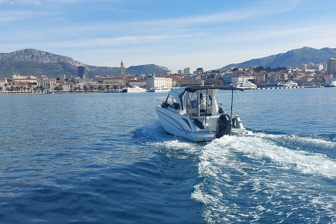 Speedboat transfer from Hvar town (Water taxi transfer) to Airport Split - Leaving Hvar town from Riva 3