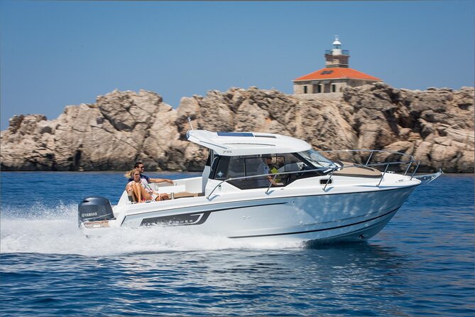 Speedboat transfer from Hvar town (Water taxi transfer) to Airport Split - The port-to-airport handoff near Split