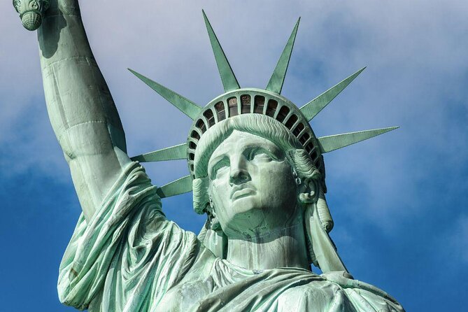 Statue of Liberty and Ellis Island Guided Tour with Ferry - Finding the guide at 1 Bowling Green