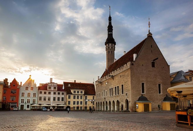 Tallinn Day Tour from Helsinki (Ferry Tickets+ Guiding+ Own Time) - Why Tallinn works so well as a day trip from Helsinki