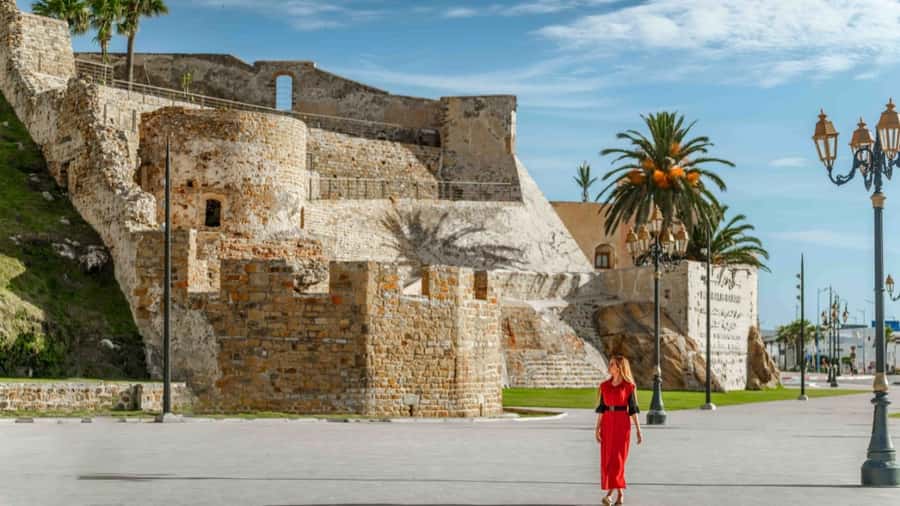 Tarifa: Day trip to Tangier by ferry with lunch and tour guide - Moroccan lunch at a local restaurant