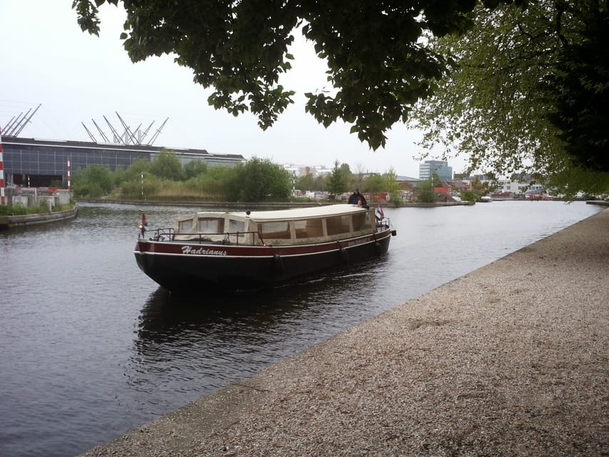 The Hague: One Way Boat Ticket to or from Delft - The guide, commentary, and Dutch language