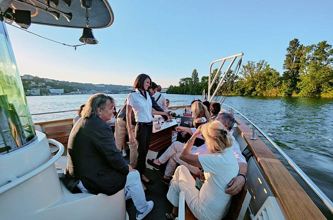 Vaporetto Aperitifs - Who will enjoy this Lyon cruise most?