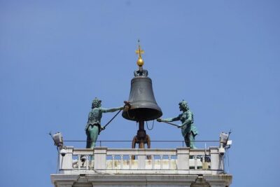 Venice Through a Local’s Eyes: Private Water Taxi & Walking Tour