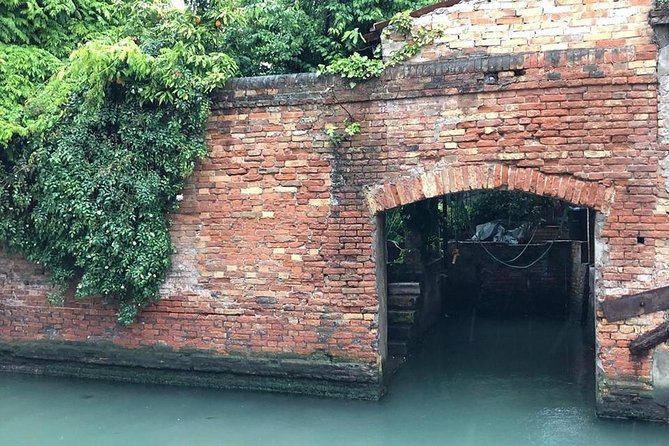 Venice Through a Local’s Eyes: Private Water Taxi & Walking Tour - Walking Venice with Nadia or Linda