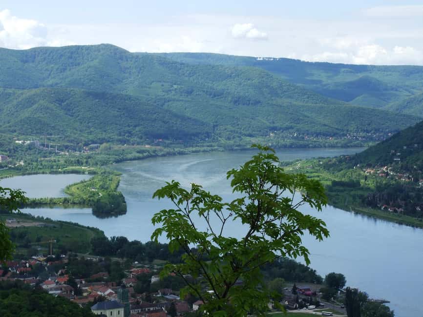 Visegrád Hike & Castle Tour with Ferry from Budapest - The one-hour panoramic train to Nagymaros