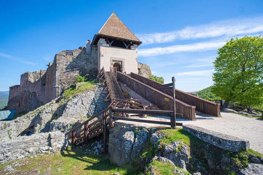 Visegrád Hike & Castle Tour with Ferry from Budapest - Nagymaros: a short pause before the ferry
