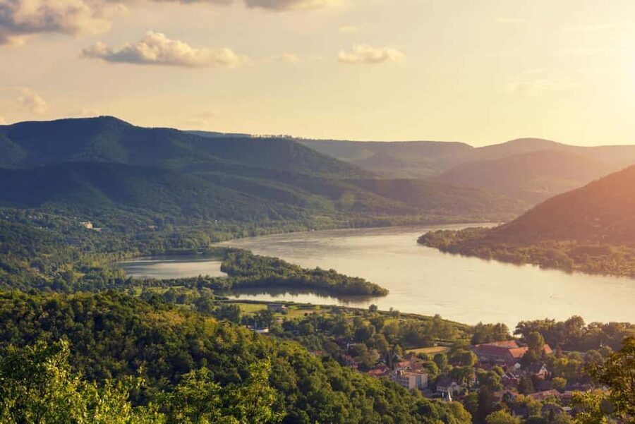 Visegrád Hike & Castle Tour with Ferry from Budapest - How the small group changes the day