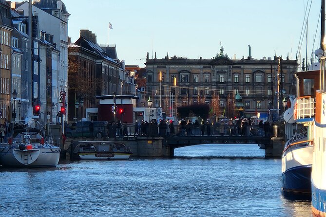 Walk & Canal Tour: Copenhagen Highlights + Changing of the Guards - The Little Mermaid, Gefion Fountain, and Kastellet