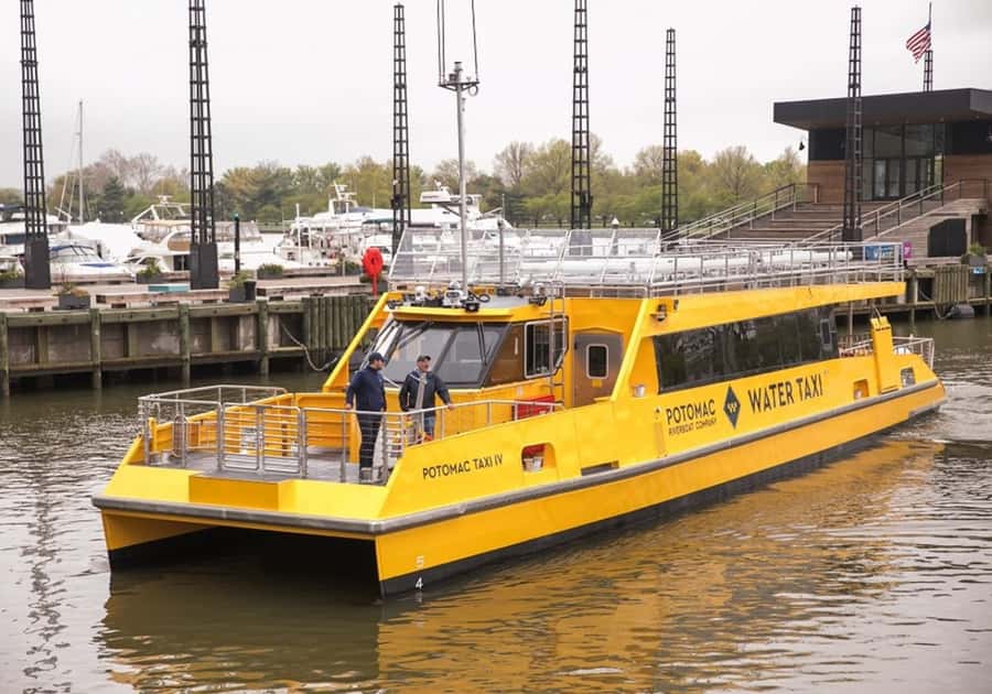 Washington DC: 1 or 2-Day Unlimited Water Taxi Pass - Old Town Alexandria and the Torpedo Factory dock