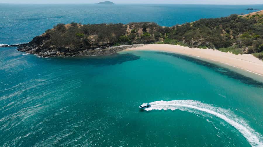 Yeppoon: Great Keppel Island Fast Boat Snorkel & Lunch Tour - Who should book this Keppel Island tour?