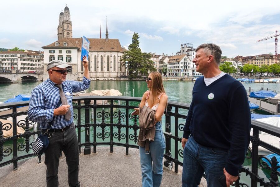 Zurich: City Highlights Tour by Bus, Cable Car, and Ferry - Guides, driving, and the group experience