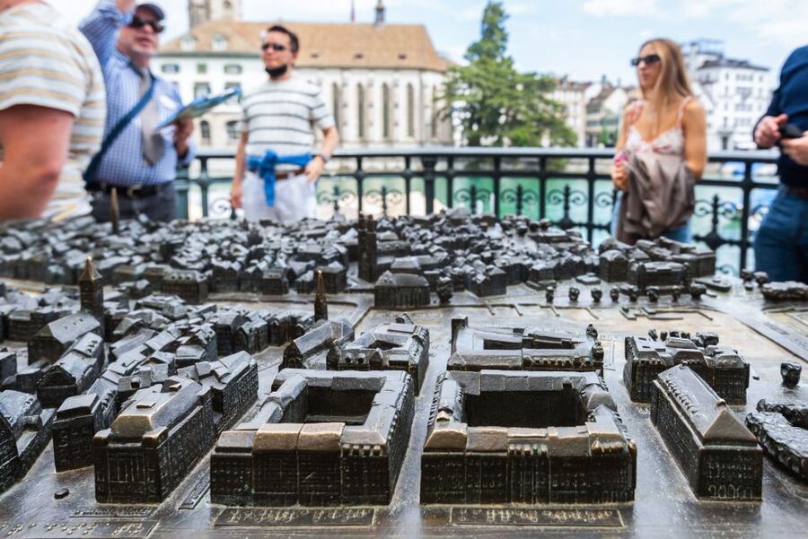 Zurich: City Highlights Tour by Bus, Cable Car, and Ferry - Crossing Lake Zurich by ferry